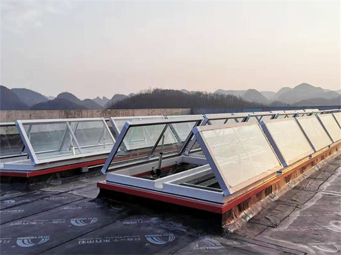 
通風(fēng)采光天窗
